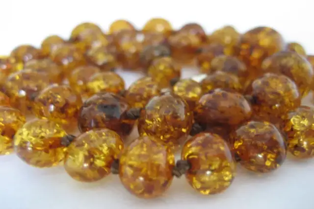 Czym skleić bursztyn, aby uniknąć zniszczeń i uzyskać trwałe połączenie