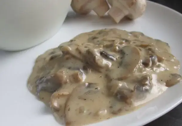 Jak zrobić sos pieczarkowy z pieczarek - prosty przepis na pyszny dodatek