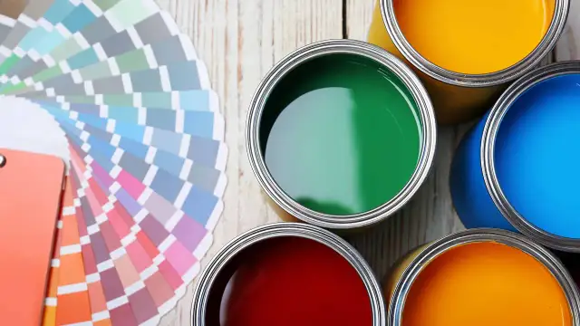 Jakie farby do malowania? Ekspert radzi: uniknij błędów!