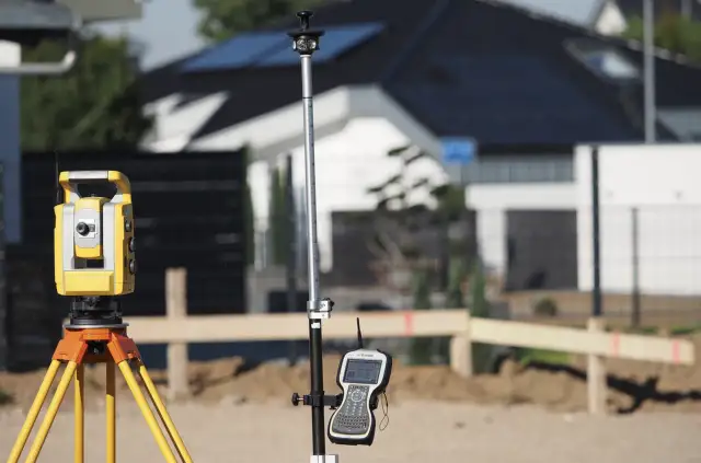 Czy geodeta może zmienić granice działki? Poznaj ważne ograniczenia