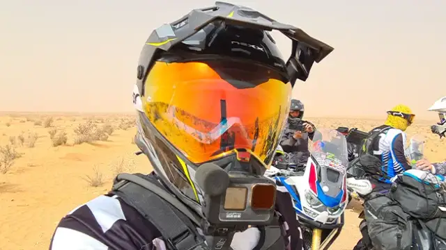 Jak dobrać kask motocyklowy? Poradnik ECE 22.06 i idealne dopasowanie