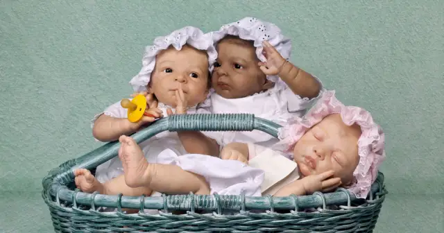 Lalki jak prawdziwe dziecko – emocjonalne wsparcie i realizm w zabawie