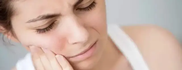 Ile trwa gorączka po wyrwaniu zęba i kiedy należy się martwić?