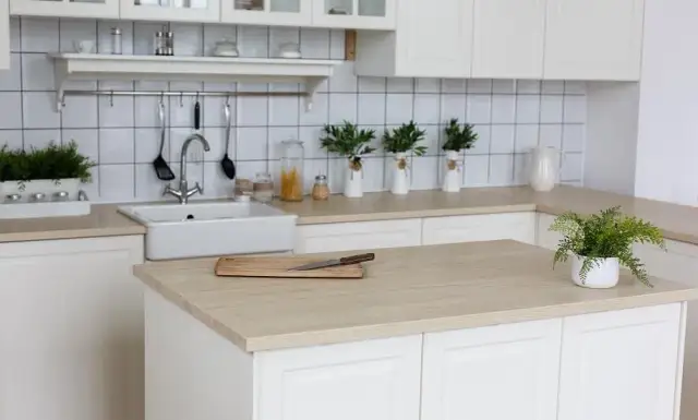 Co na blat kuchenny? Wybierz najlepszy materiał dla swojej kuchni