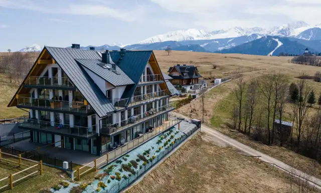 Nowoczesny apartament Wierchy Zakopane z widokiem na ośnieżone Tatry.