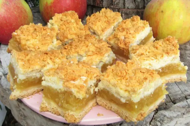 Co na wierzch szarlotki? Odkryj najlepsze dodatki i triki