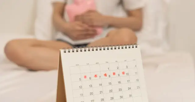 Miesiączka: 3-7 dni to norma? Kiedy iść do ginekologa?