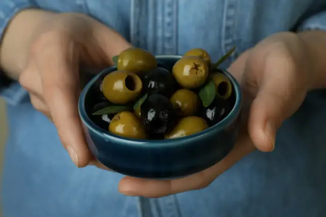 Czy pies może jeść oliwki? Bezpieczeństwo, korzyści i zagrożenia.