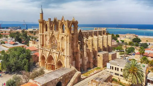 Co warto zwiedzić na Cyprze? Odkryj niezapomniane atrakcje i miejsca