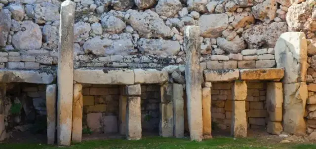 Ekstremalne Lokacje: Niebezpieczne miejsca w serii dokumentalnej