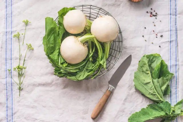 Faut-il éplucher les navets ? Les raisons de garder la peau