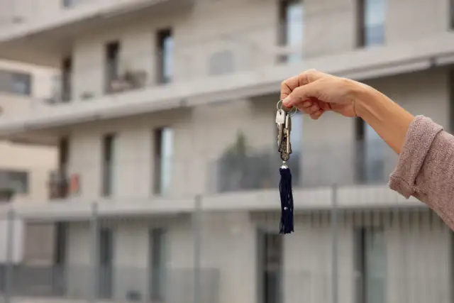 Kup mieszkanie od komornika – poradnik dla licytantów