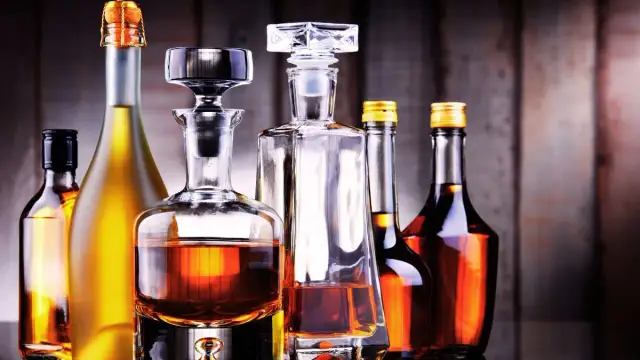 Ile alkoholu można przewieźć do UK? Poznaj aktualne limity i zasady