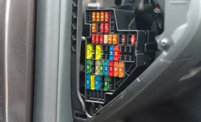 Jaki bezpiecznik do radia samochodowego? Uniknij pożaru!