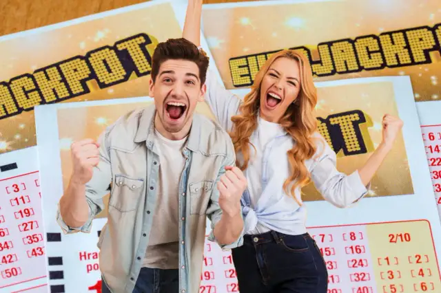Szczęśliwa para świętuje wygraną w Eurojackpot. Zastanawiasz się, ile czasu na odebranie wygranej w Eurojackpot?