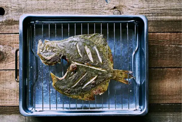 Jak przewieźć ryby wędzone znad morza i uniknąć zepsucia podczas transportu