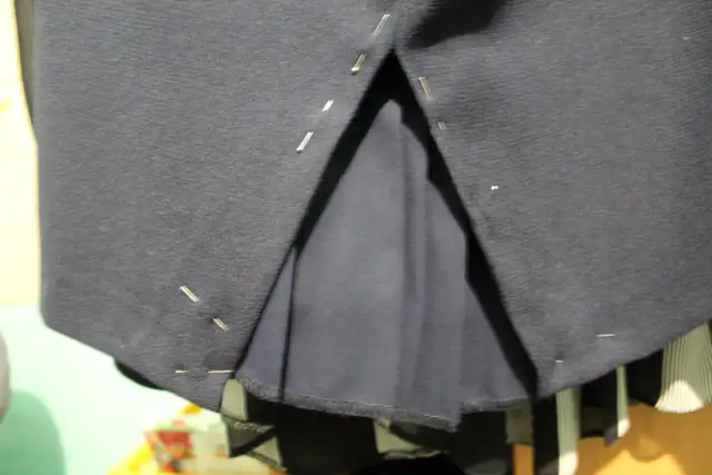 Jak poszerzyć spódnicę po bokach i uniknąć nieestetycznych przeróbek