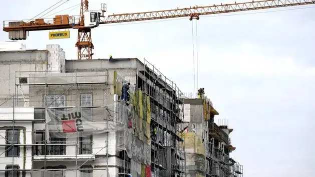 Ile zarabia deweloper miesięcznie? Zaskakujące różnice w wynagrodzeniach