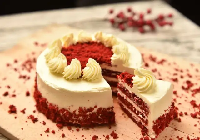 Jak zrobić ozdoby na tort dla dziecka - proste i kolorowe pomysły