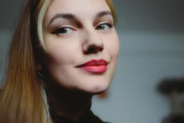 Jak przyciemnić rzęsy bez tuszu? Sprawdzone metody i trwały efekt