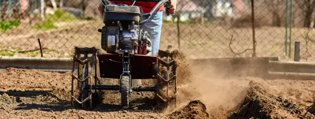 Jak obsługiwać glebogryzarkę? Uniknij błędów, pracuj sprawnie.