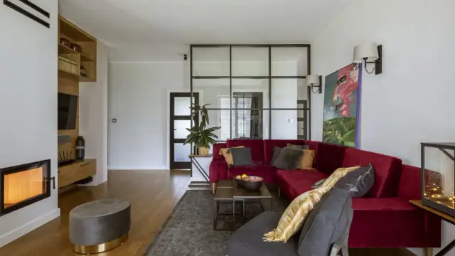 Jak oddzielić salon od przedpokoju i zyskać więcej przestrzeni w domu