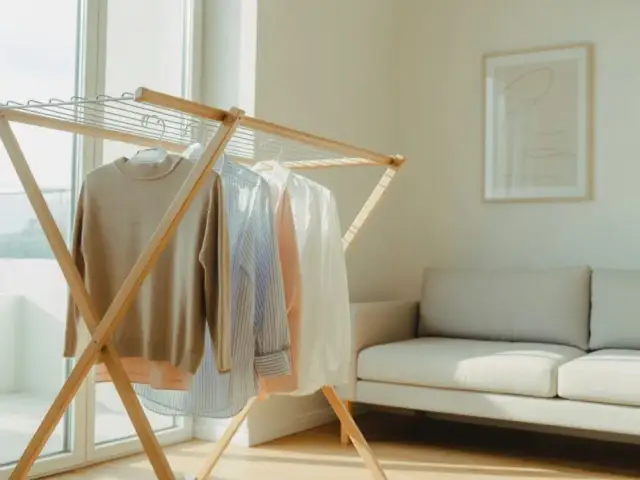 Gdzie suszyć pranie w bloku? Oto skuteczne sposoby na problem z wilgocią