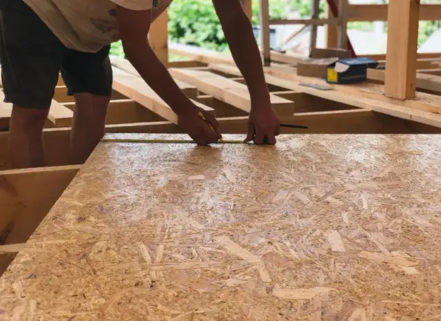 Jakie profile do płyt OSB wybrać? Poradnik, który ułatwi Ci montaż i unikniesz błędów