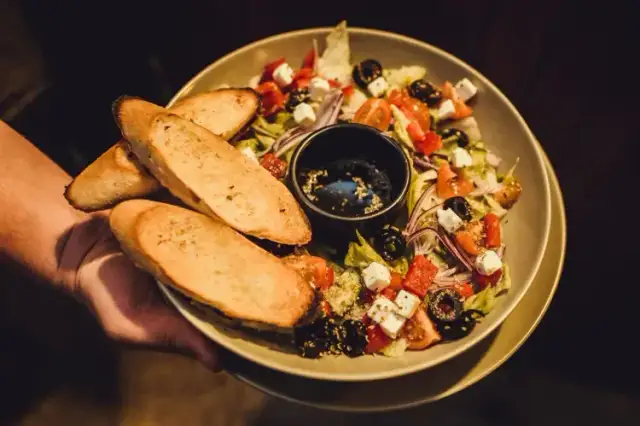 Gdzie na obiad w Gdyni? Odkryj najlepsze lokale z pysznym jedzeniem