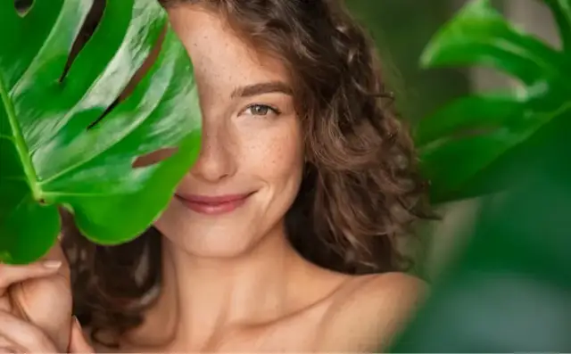 Twoja cera jest ziemista? Poznaj przyczyny i przywróć jej blask!