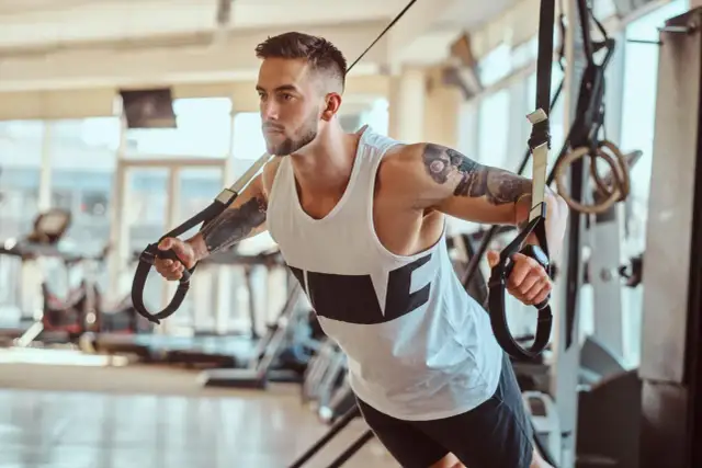 Ile powinien trwać trening na siłowni, aby uniknąć przetrenowania?