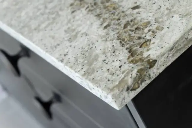 Czym myć konglomerat, aby uniknąć zarysowań i uszkodzeń?