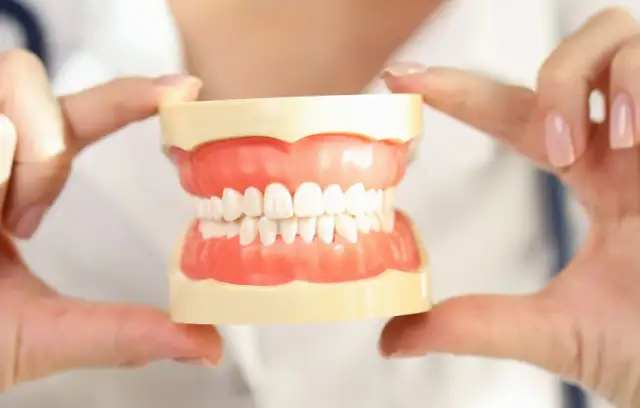 Ile zębów ma dorosły człowiek? 28 czy 32 to norma?