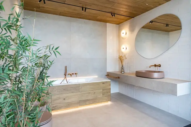 Płytki do sufitu w łazience: tak czy nie? Rozwiej wątpliwości!