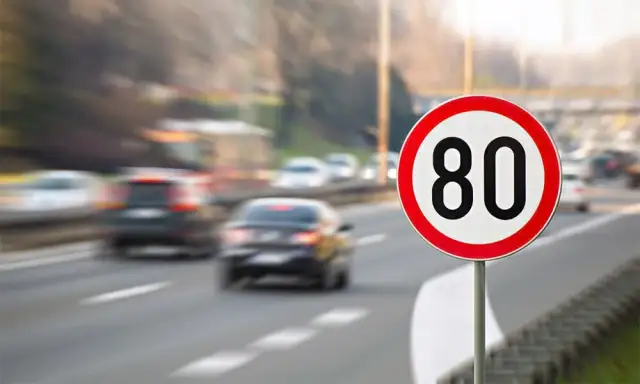Prędkość na autostradzie: Czy wiesz, ile możesz jechać? Mandaty.