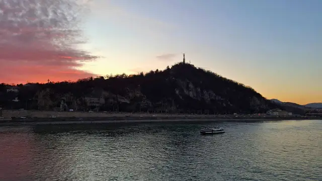 Góra Gellérta: Z jakich skał jest zbudowana? Odkryj jej sekrety!