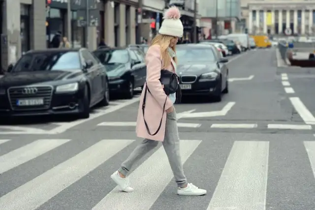 Jaka czapka do różowej kurtki? Porady stylistki!