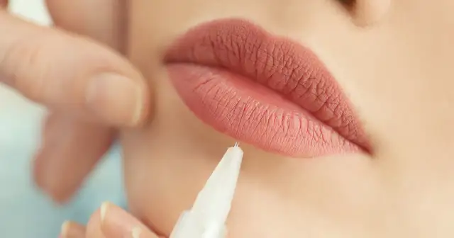 Kawa przed makijażem permanentnym? Dlaczego lepiej jej unikać