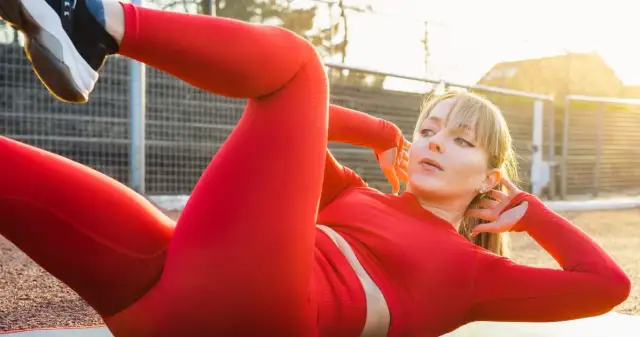 Rower czy bieganie na brzuch – co lepiej spala tłuszcz i rzeźbi mięśnie?