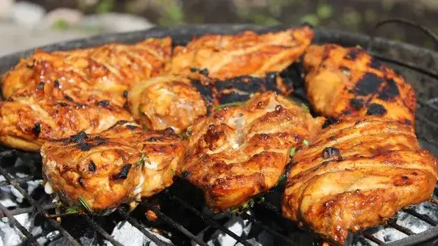 Soczyste filety z kurczaka na grillu - idealny przepis na lato