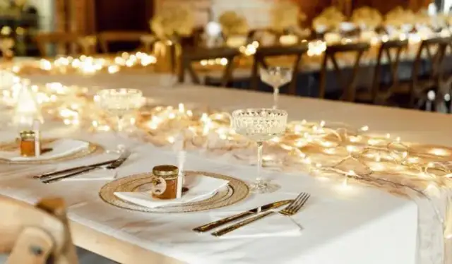 Ile się płaci za talerzyk na weselu? Zaskakujące ceny i czynniki wpływające