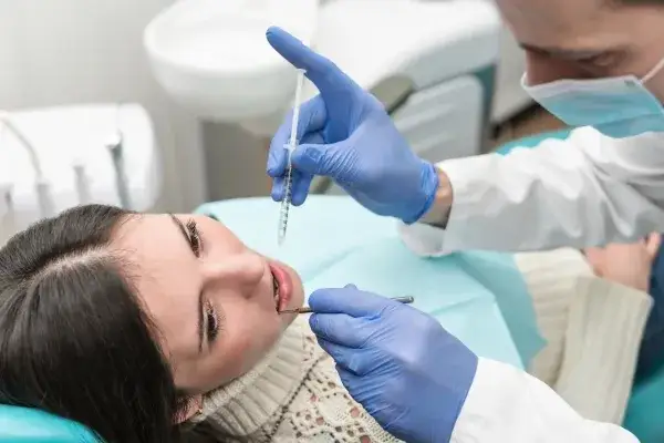 Czy znieczulenie u dentysty jest bezpieczne? Fakty i mity