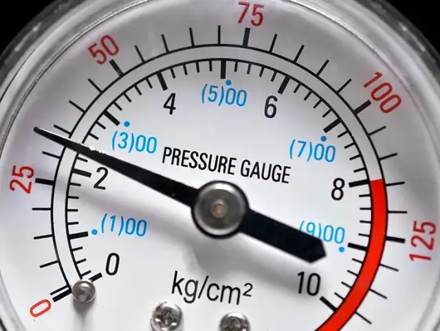 Jakie ciśnienie w oponach C-330, aby uniknąć uszkodzeń i kosztów?