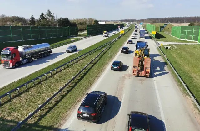 Jaki pojazd nie może wjechać na autostradę? Sprawdź zanim zapłacisz!