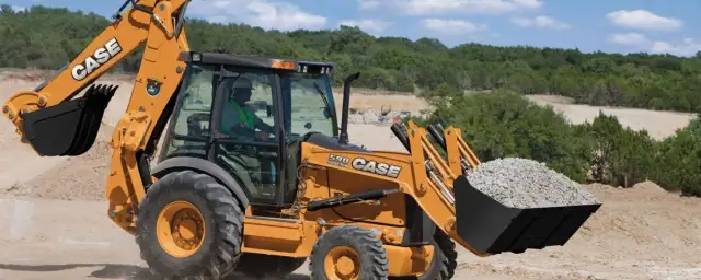 Ile pali koparko ładowarka? Poznaj prawdziwe koszty eksploatacji