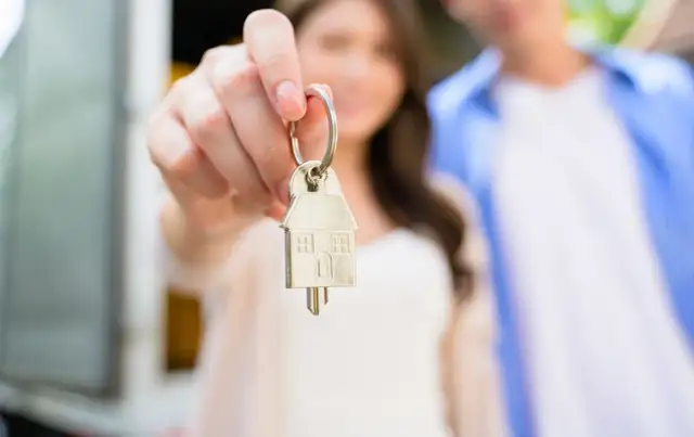 Jak zarobić na mieszkanie bez kredytu? Skuteczne alternatywy i porady