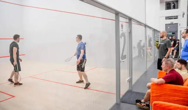 Squash Trzebnica: Gdzie zagrać? Kompletny przewodnik i rezerwacja
