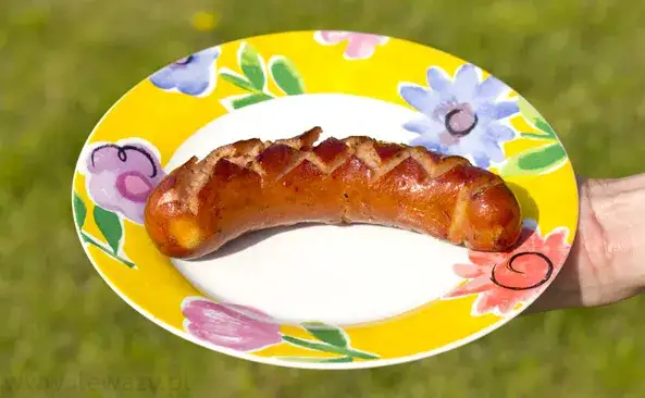 Kiełbasa z grilla kcal: ile kalorii i jak grillować zdrowiej?