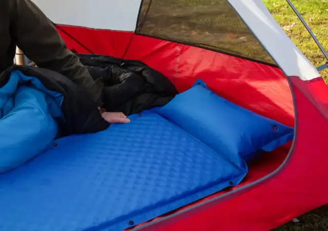 Jak naprawić materac dmuchany - skuteczne sposoby na usunięcie dziur