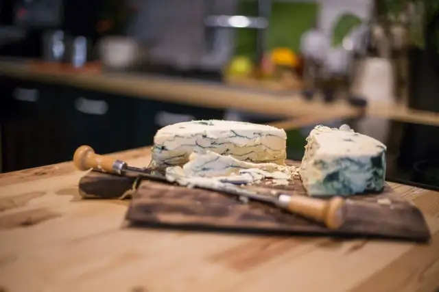 Wegański ser z czego powstaje? Odkryj tajemnice składników